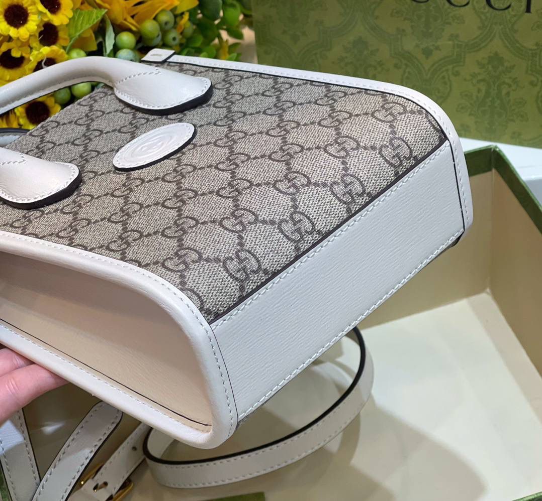 ✈️✈️✈️#🔥Retre 迷你 𝐓𝐨𝐭𝐞 # ▫️型号：671623 ▫️尺寸：16*20*7cm [烟花]全网火爆的迷你小托特，琴谱的基础包型完全不踩雷，直接盘肥家[666] 原厂牛皮➕Pvc老花 保留经典双G椭圆行标牌，内部卡座隔层、手链斜挎随意切换，𝐛𝐢眼入！