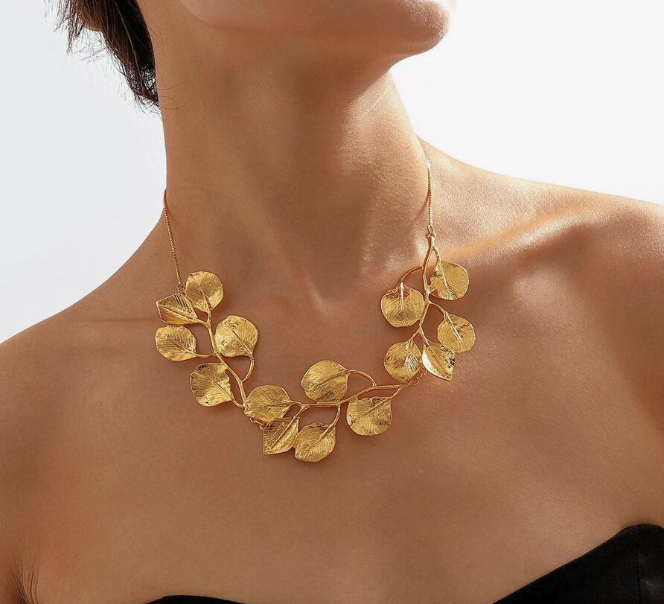 Gold Leaf Deco Short Necklace