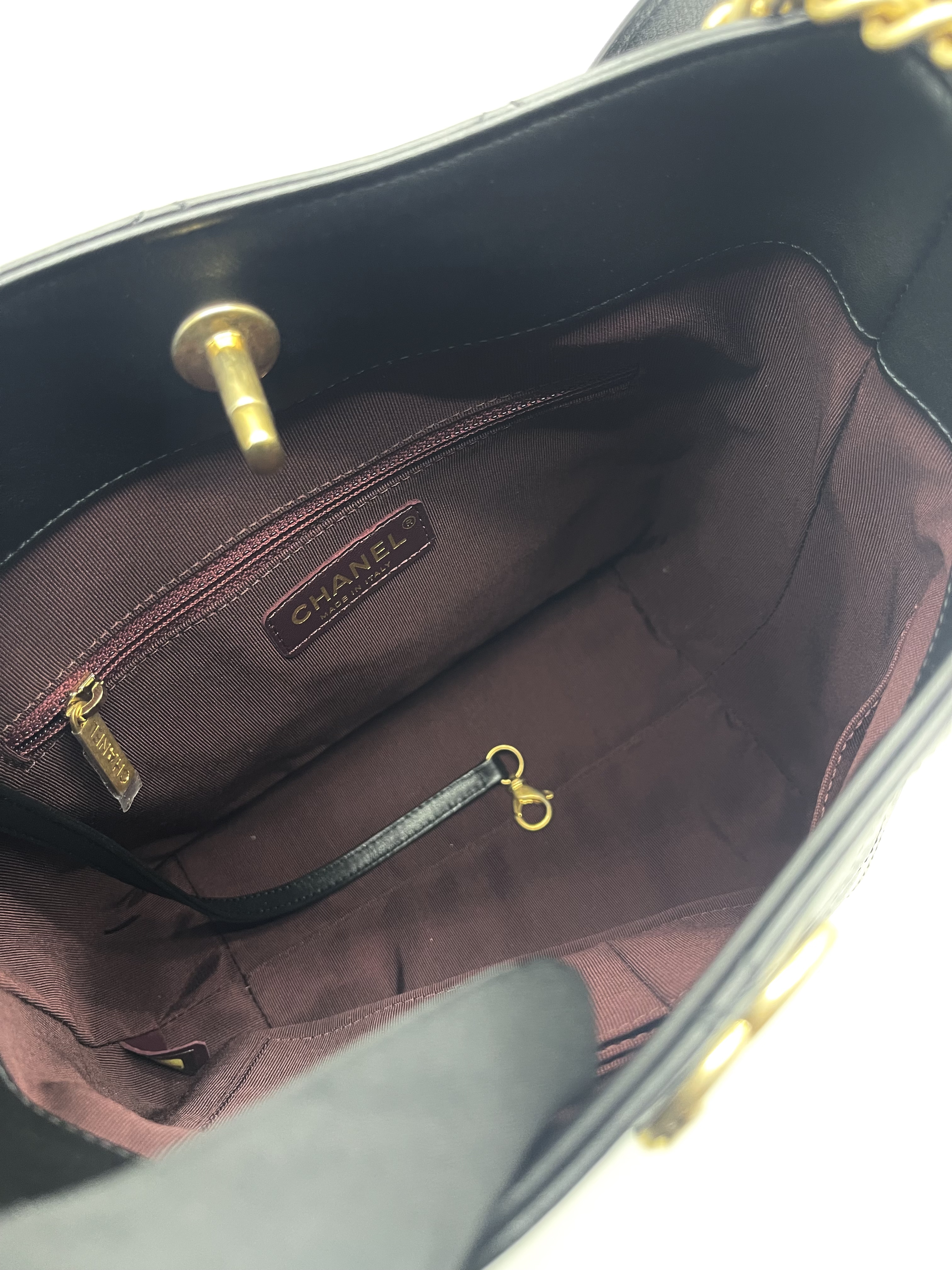 Pre-owned Chanel Button Up Hobo / Product Code: 26050618