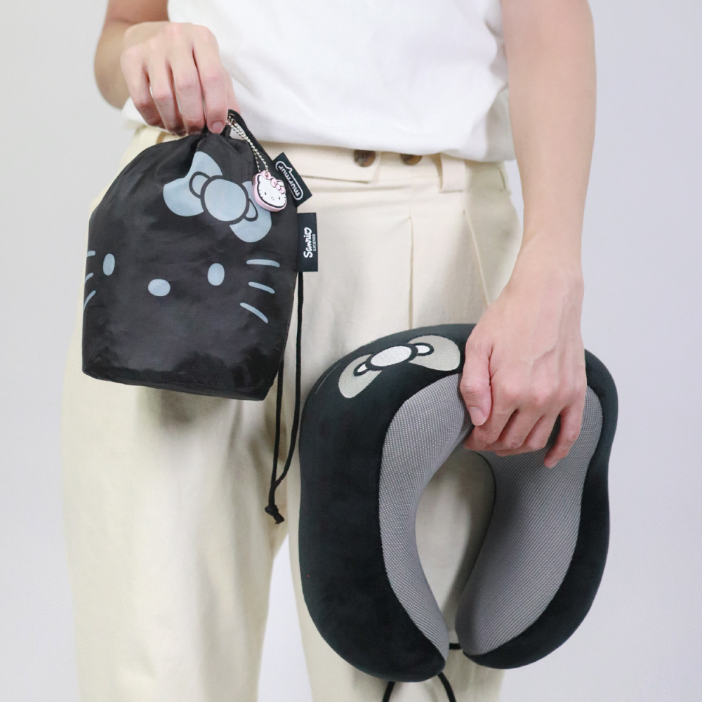 📦訂購 台灣代購 murmur Sanrio 三麗鷗 Hello Kitty 黑白格 旅行頸枕 (附收納袋)