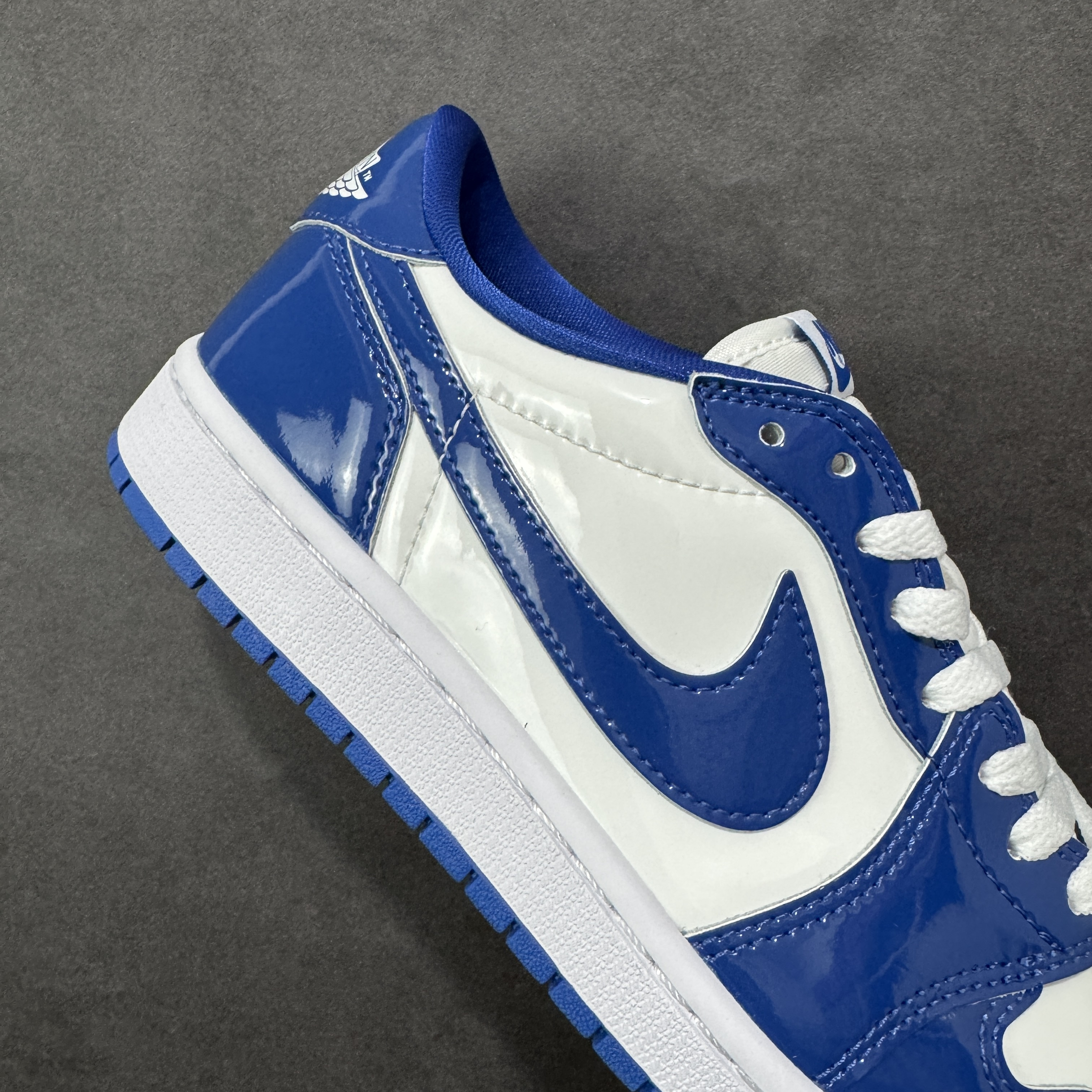 Air Jordan 1 Retro Low OG HQ6998-104