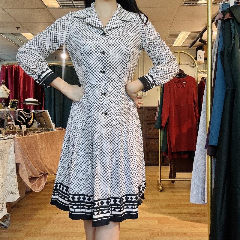 Vintage C.a. 1960-70s Black and White ShirtDress with Geometric Hem Embellishment (PP001-28)