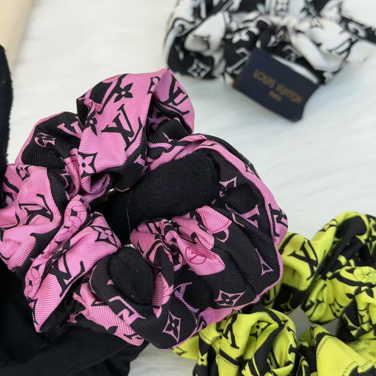 LV絲質地髮圈 三個裝超抵價❣️