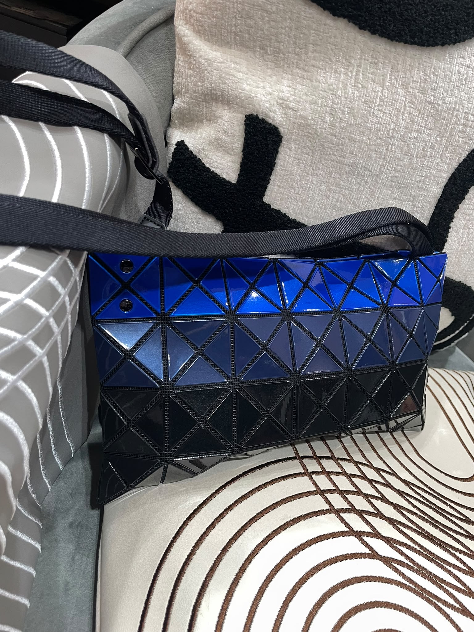 Issey miyake BaoBao crossbody Bag  100%Authentic,98%new