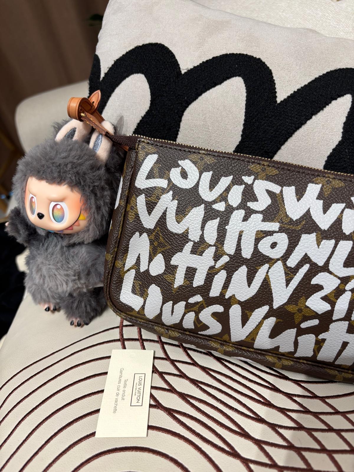 LV Stephen Sprouse Graffiti Pochette Bag 限量版 100%Authentic, 98%New ✅Dust Bag ✅Box