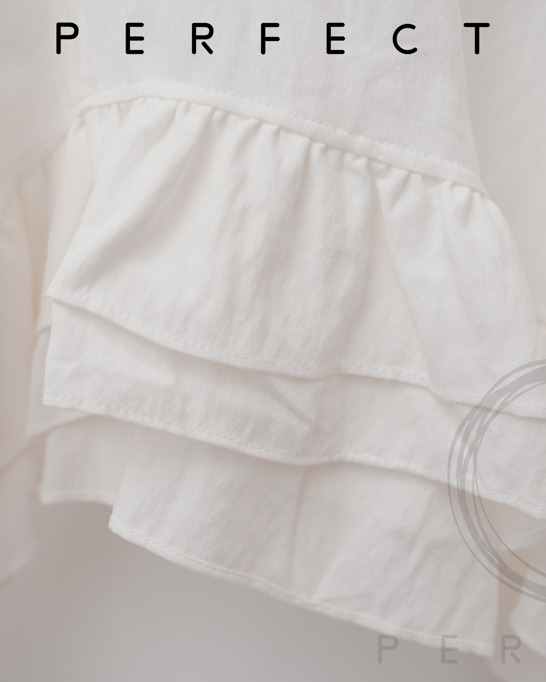 T0002_顯瘦V領波浪衣腳上衣（純潔白）