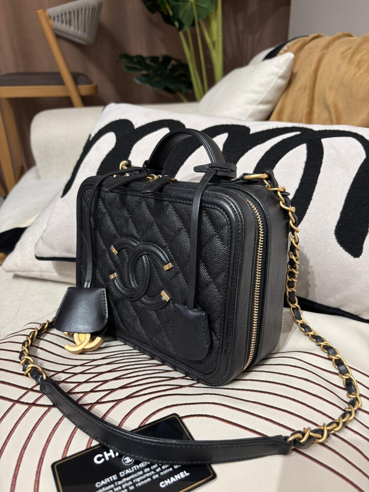 Chanel cc filigree vanity with chain 21cm 黑色荔枝牛皮金鏈 100%Authentic ,98%new ✅25card✅dust bag ✅盒 