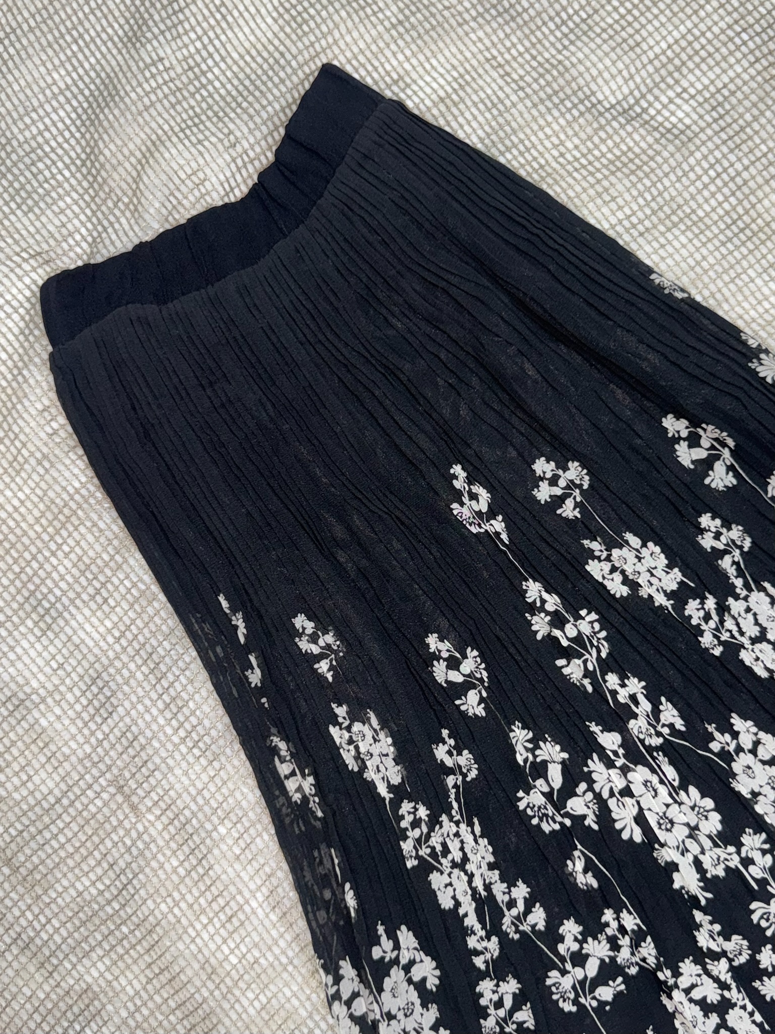 Cottagecore Botanical Wildflower Plisse Maxi Skirt in Black