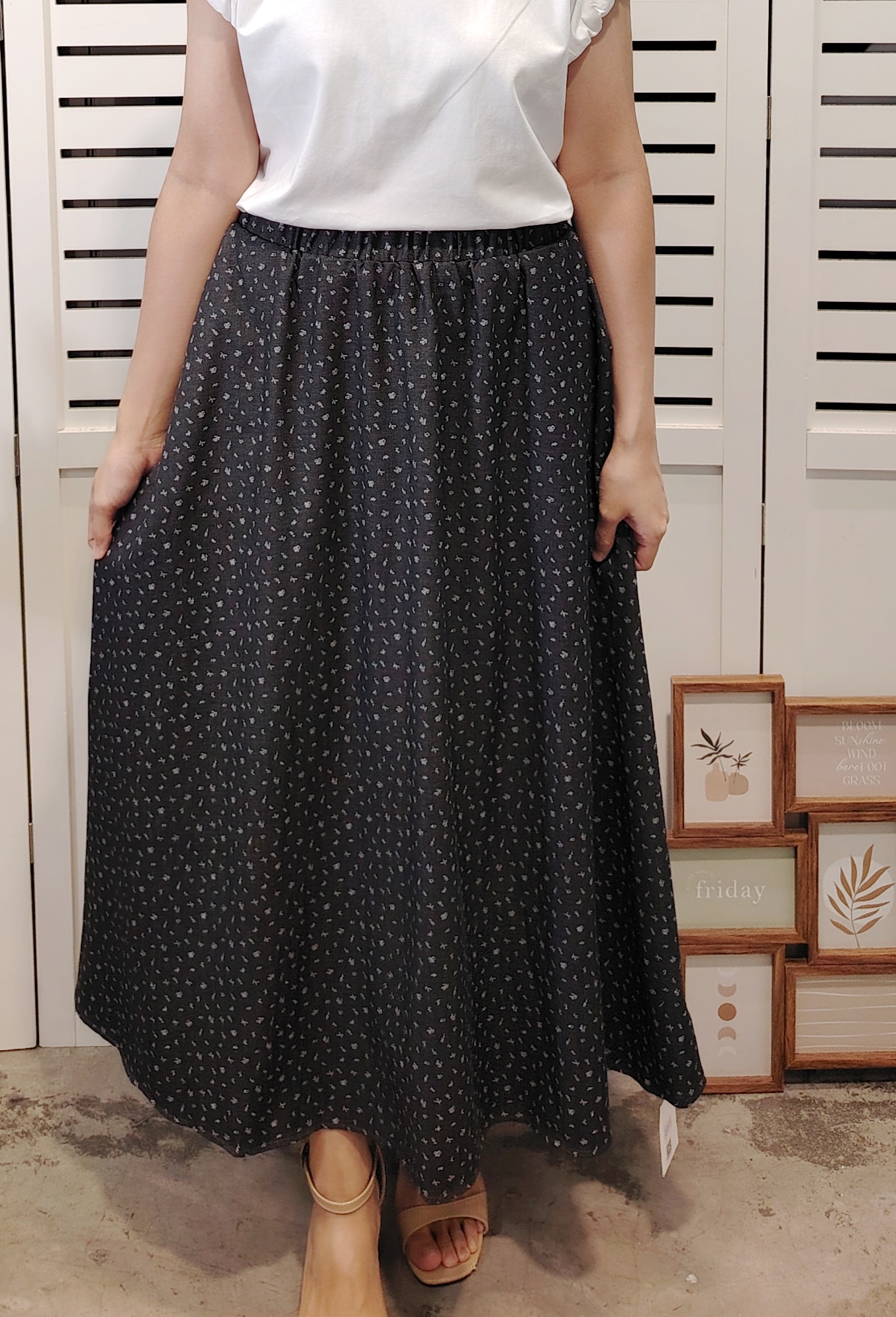 2537 Fully Elastic Waist Circle Mid Skirt