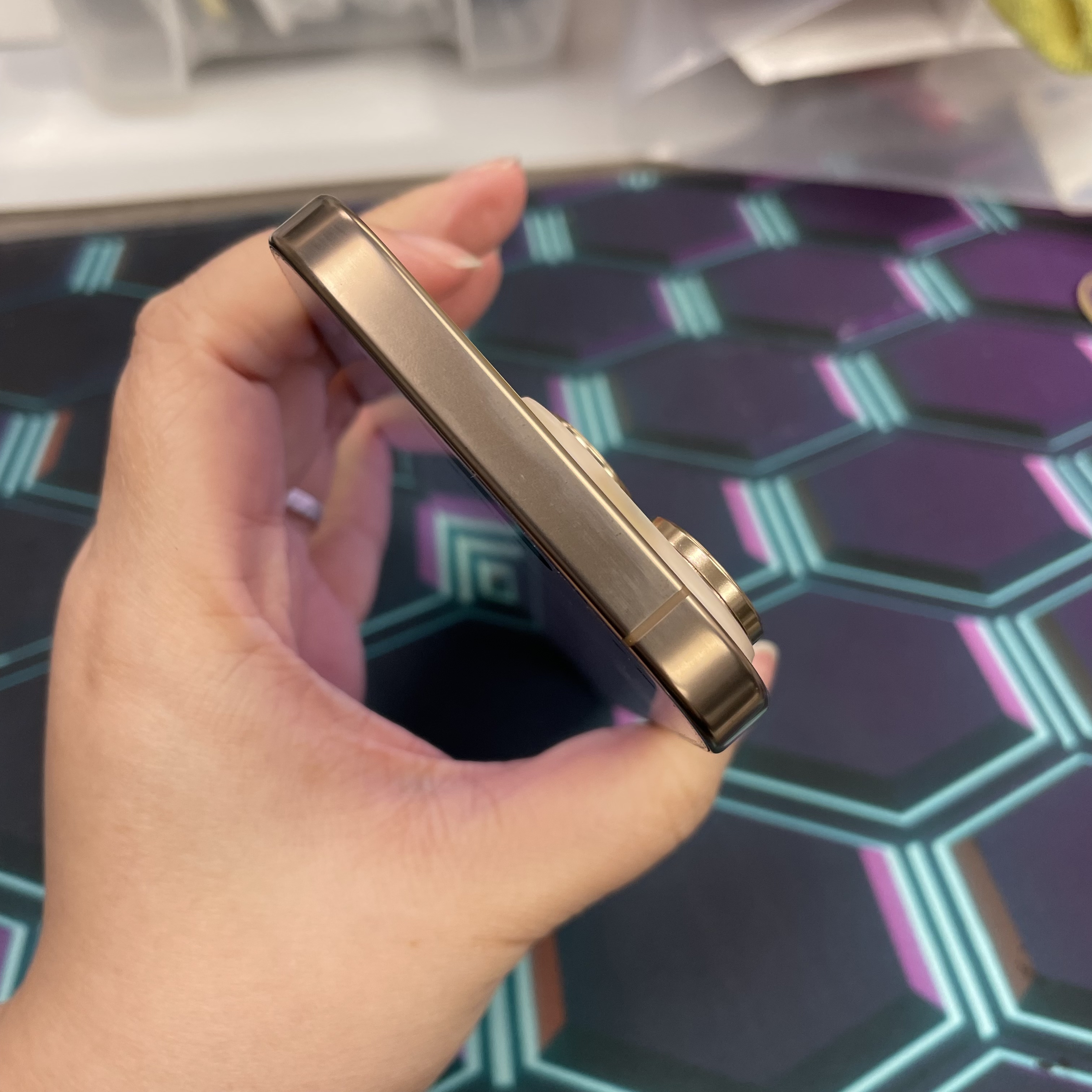 *7917 16 pro 完美機 256GB 電90 沙色 gold