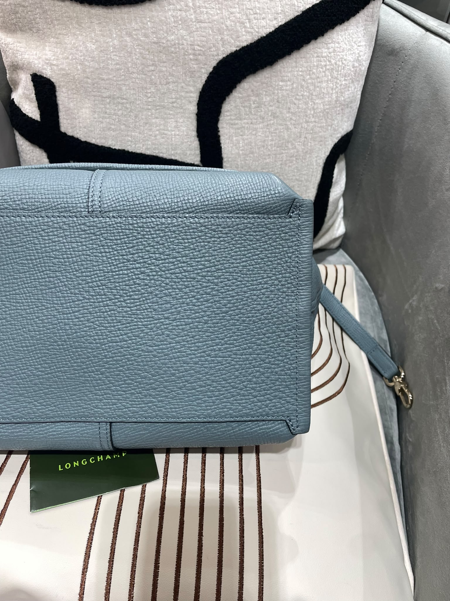 Longchamp mailbox bag calfskin 100%Authentic，98%new✅dust bag 專門店售價$💰6750‼️ 