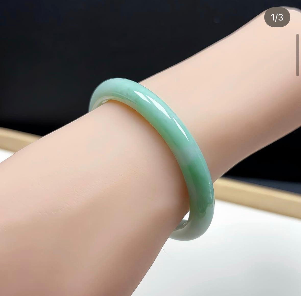 53.6mm 蘋果綠翡翠貴妃鐲（附送香港鑑定證書）