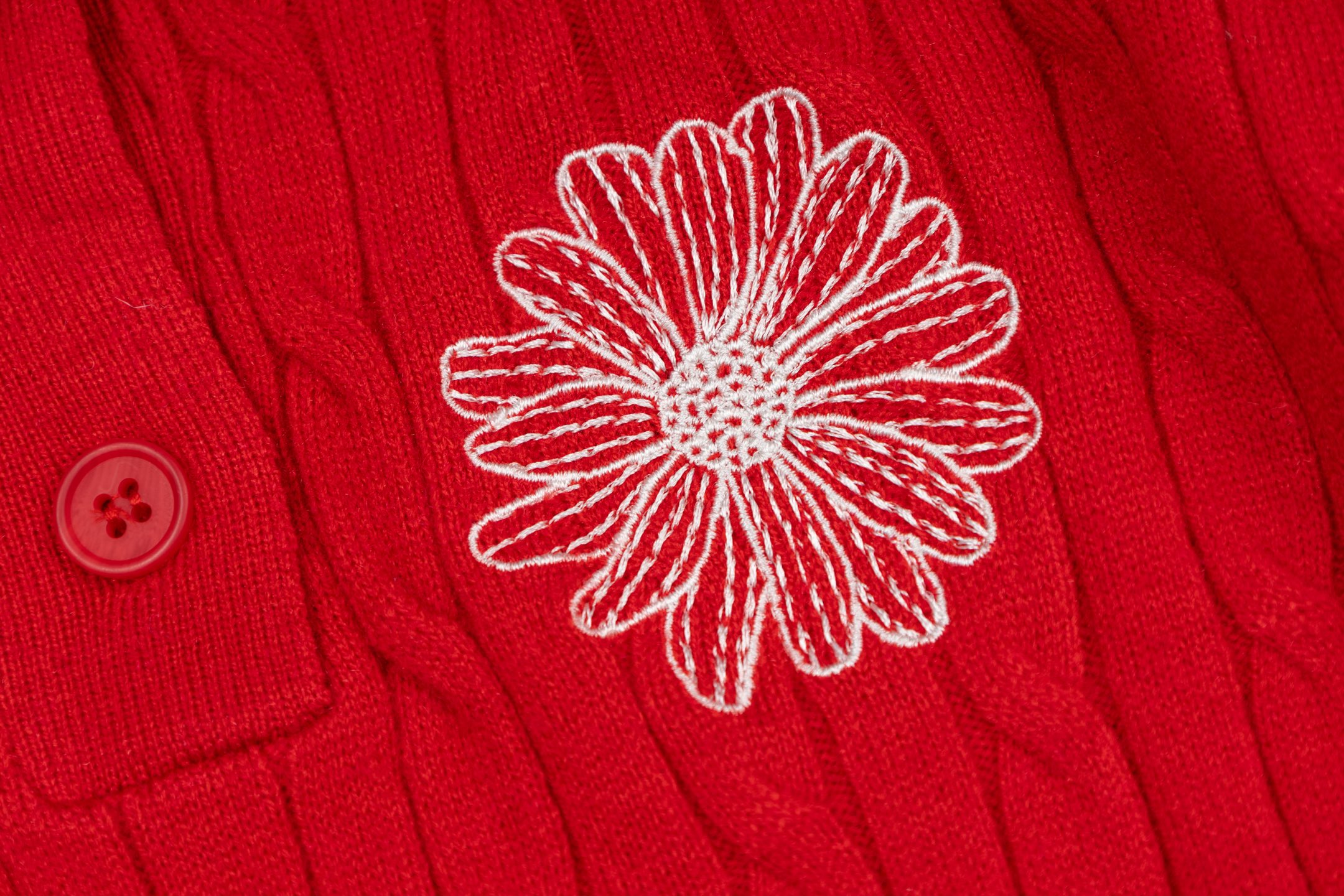 Mardi Mercredi Flower Embroidery Cable Short Sleeve Knit