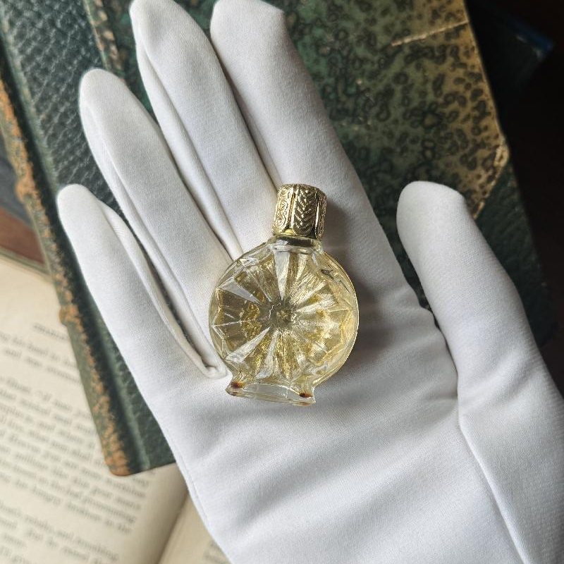C.a.1960s Petite Needlepoint Golden Mini Perfume Bottle (NZ048)