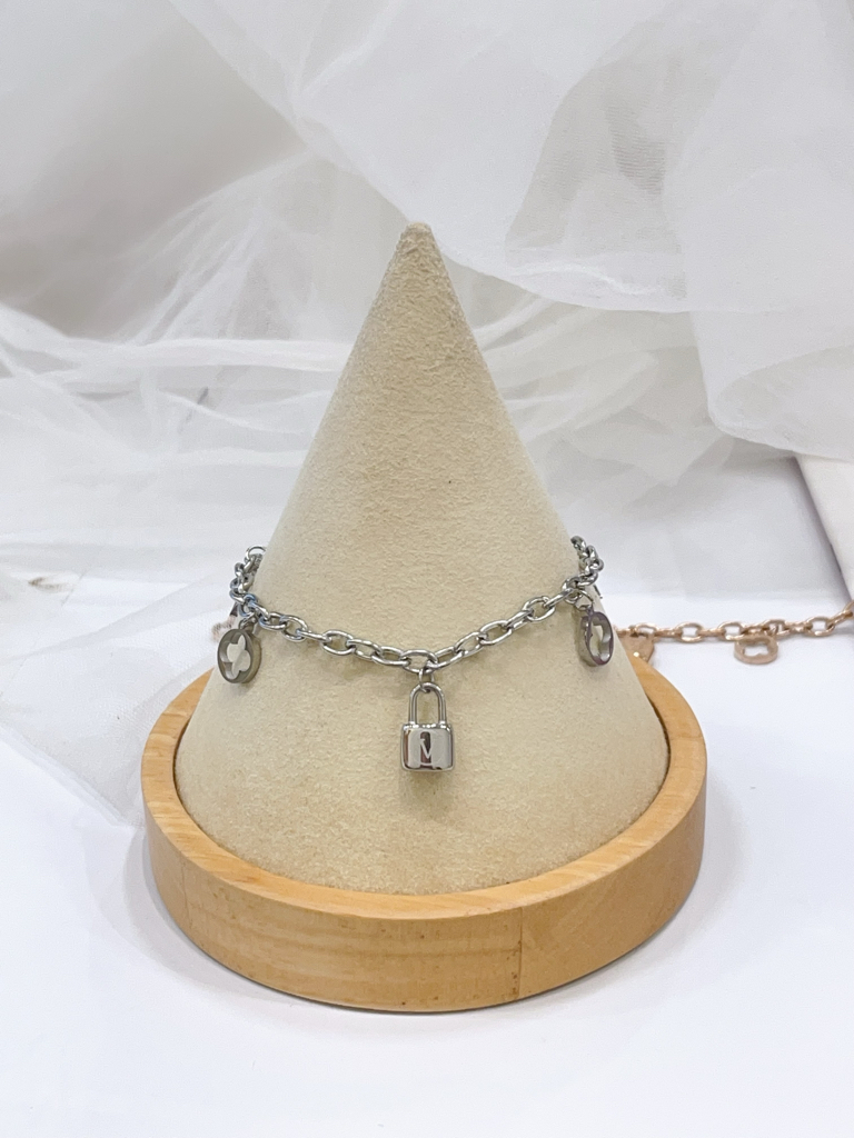 V字小锁头×四叶草钛钢手链