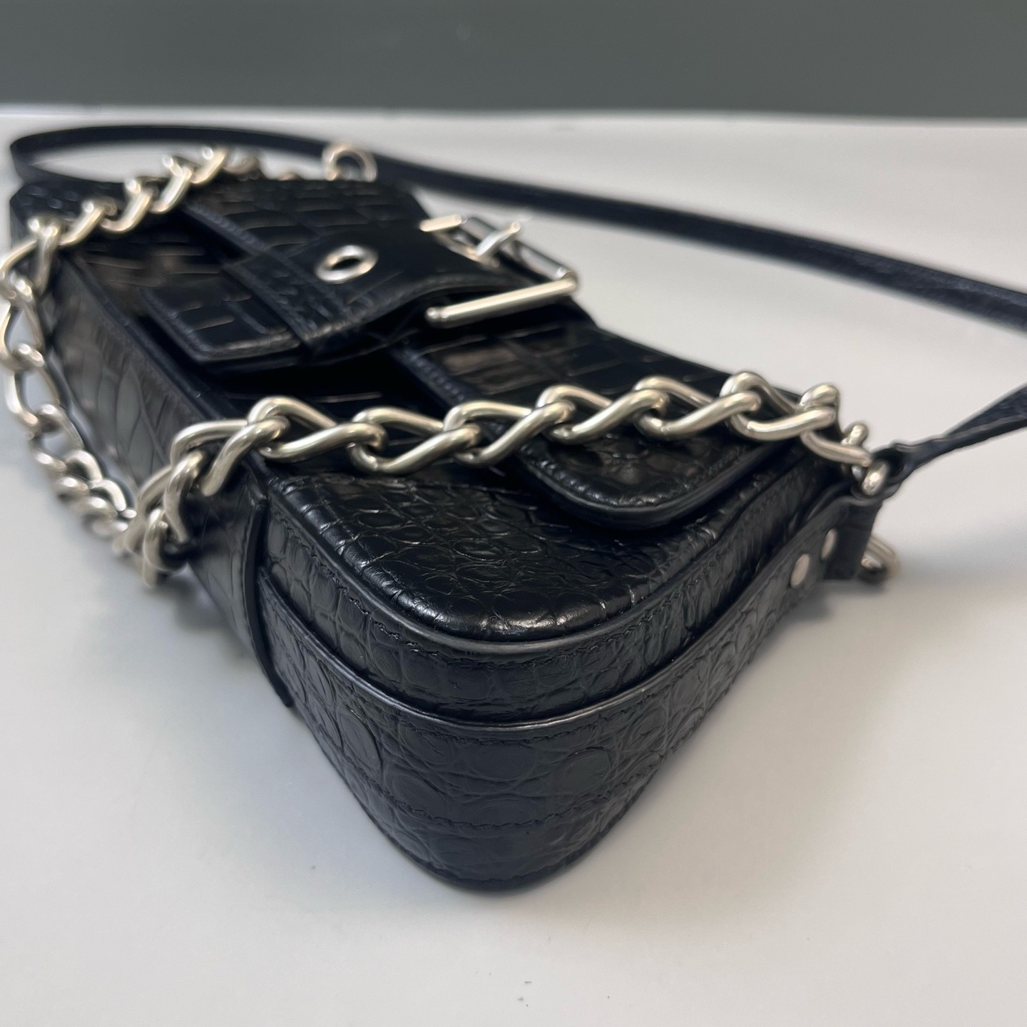 【預訂貨品】巴黎世家黑銀鰐魚壓紋腋下包