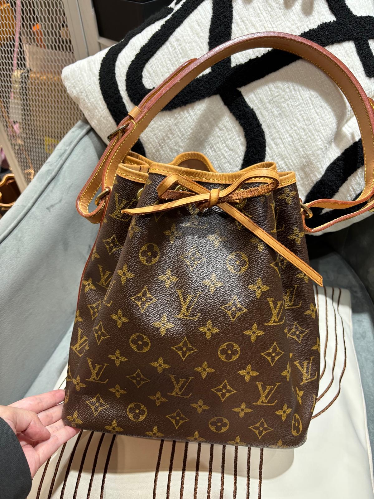 LV petit noe Bucket Bag Monogram 100%Authentic, 90%New 