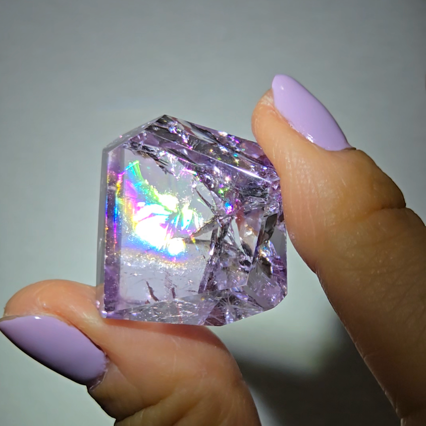Amethyst pocket stone with rainbows and phantoms - AM82