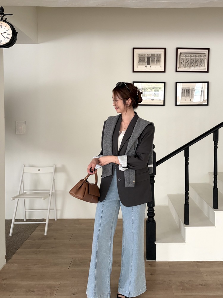 The Seamline Wide-Leg Jeans