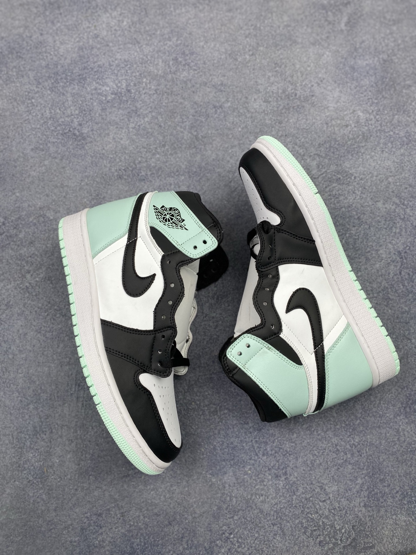 Nike Air Jordan 1 Retro High OG 861428-100