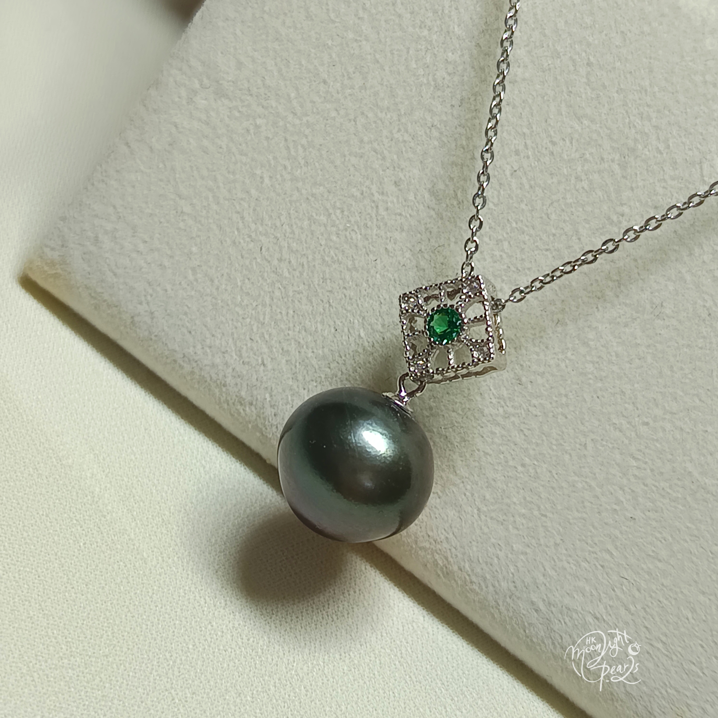 特價品‼️近圓極強光大溪地墨綠黑海水珍珠精工s925銀微鑲綠鋯石吊墜（送注白金鍊）