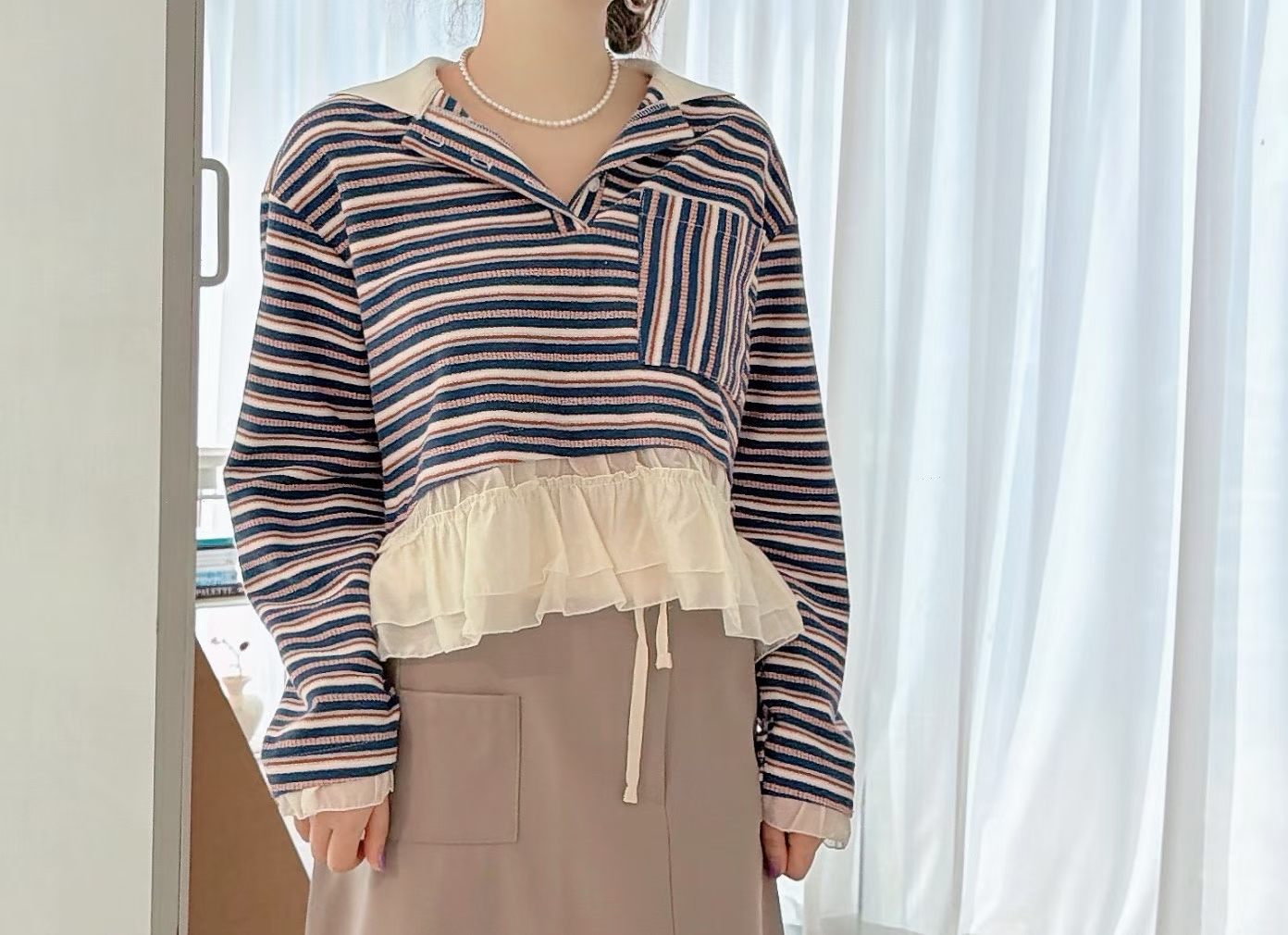 EC16 學院風間條拼ruffle Polo 上衣