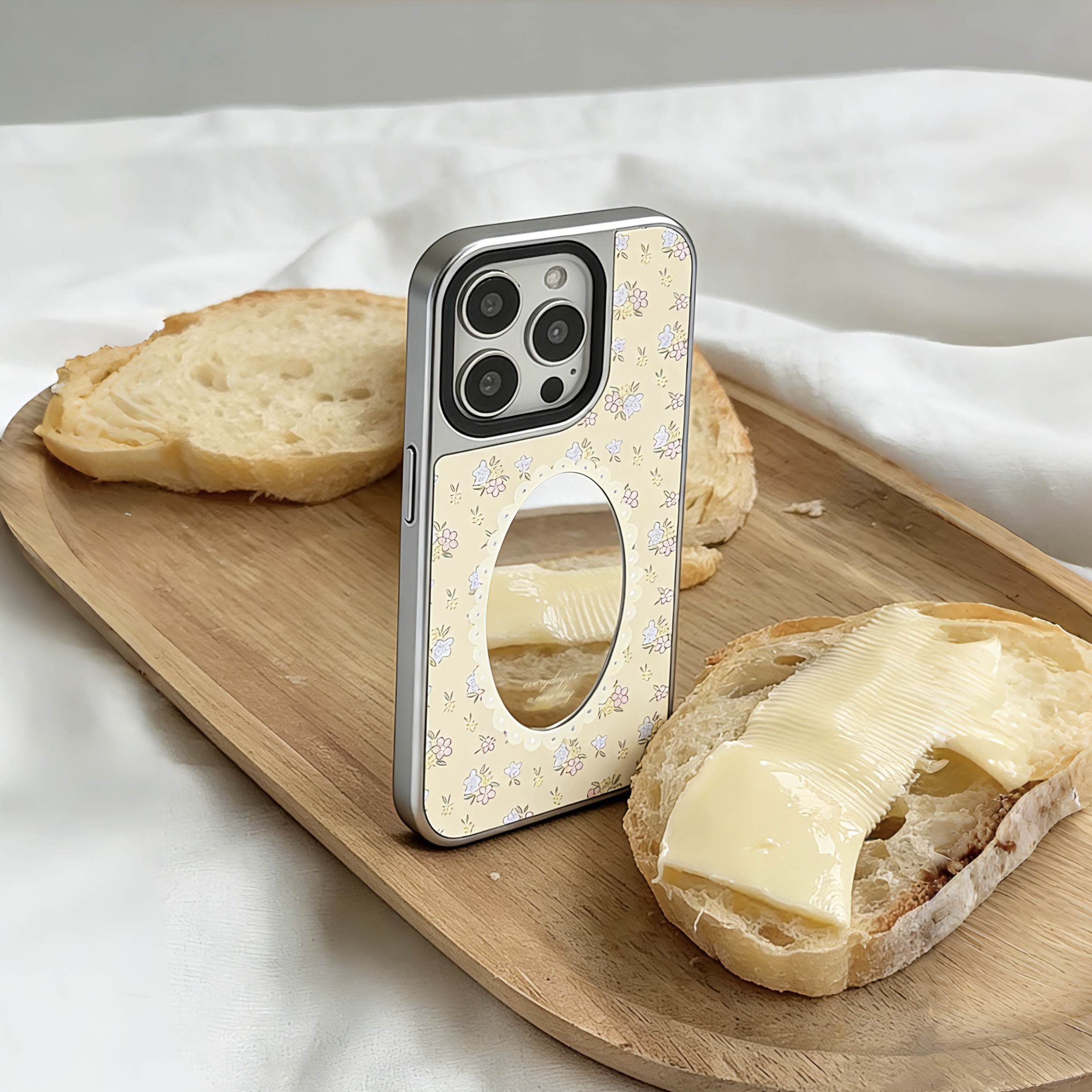 【Summer Petal Whisper *CreamyYellow*】銀框鏡面MagSafe iPhone Case