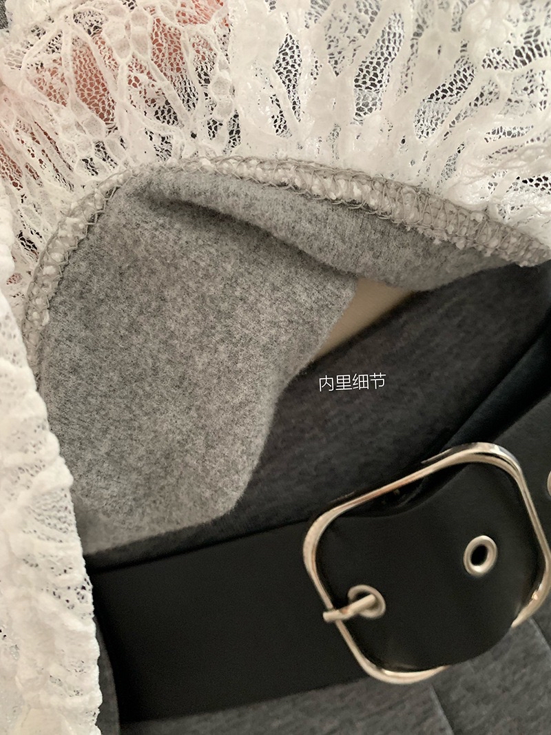 蕾丝花边拼接纯色上衣