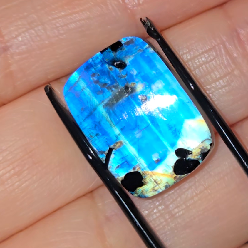 Gem-grade blue flash moonstone from India - MS2