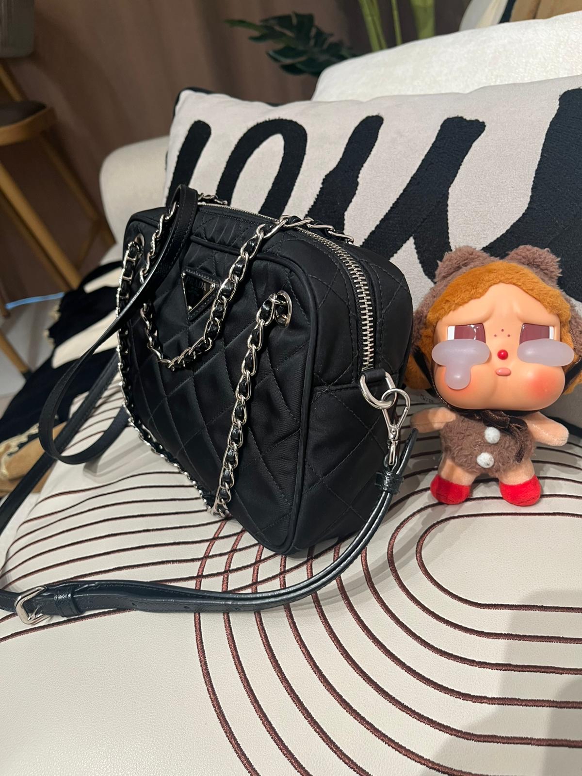 Prada re-nylon crossbody bag  100%Authentic ,90%new  ✅ booklet ✅dust bag 