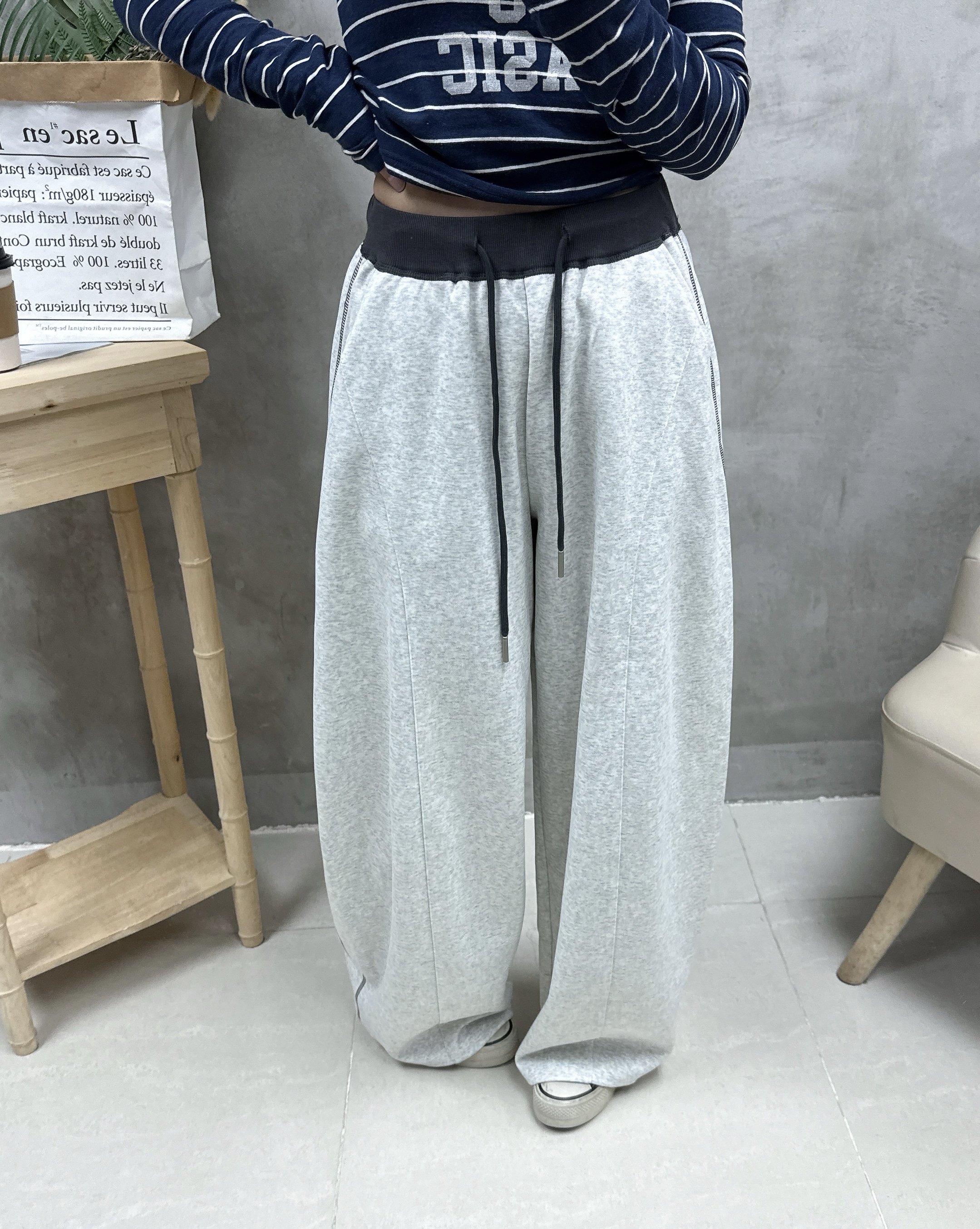 A01 薄身橫間英文字Tee