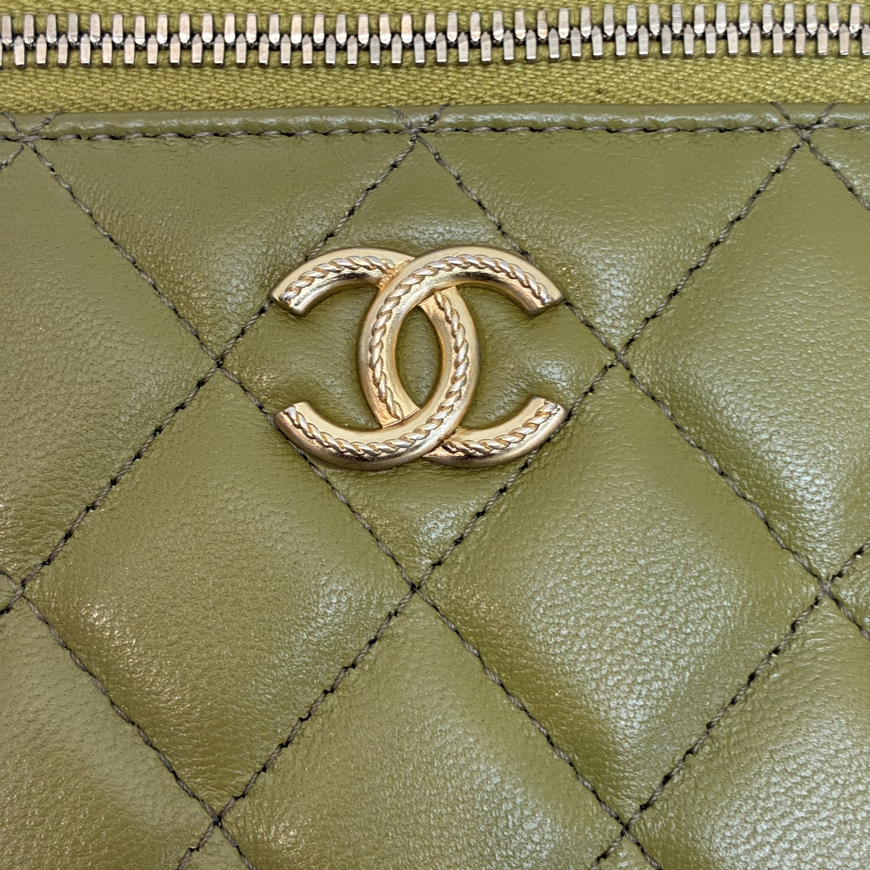 Chanel金絲手柄化妝包 低調芥末黃 有鏡✅