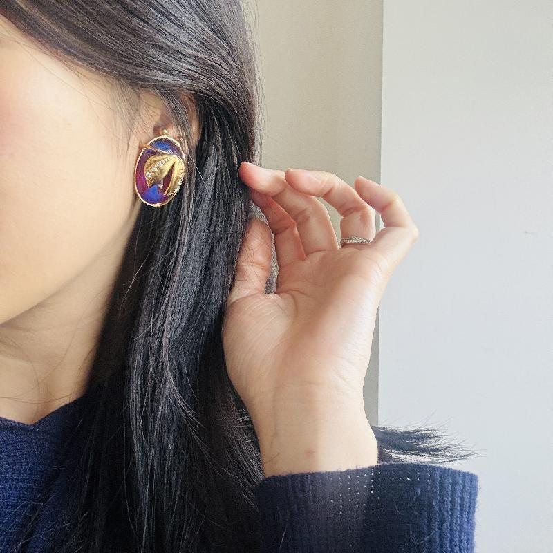 Vintage C.a. 1980s Czechoslovakian Egyptian-Revival Ruby Red Glass Beetle Large Clip Earrings (B004)