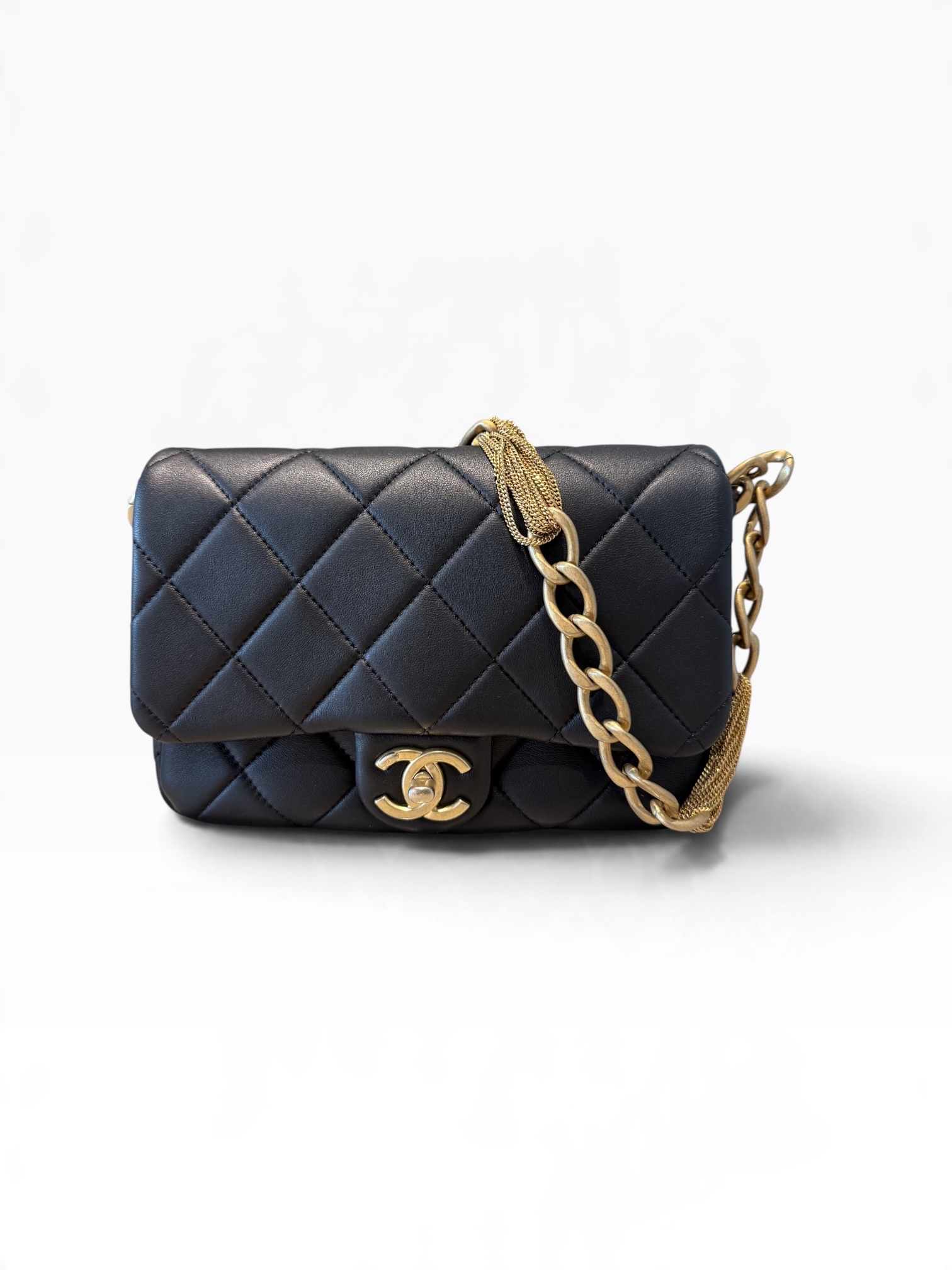 Pre owned chanel shoulder black P10121