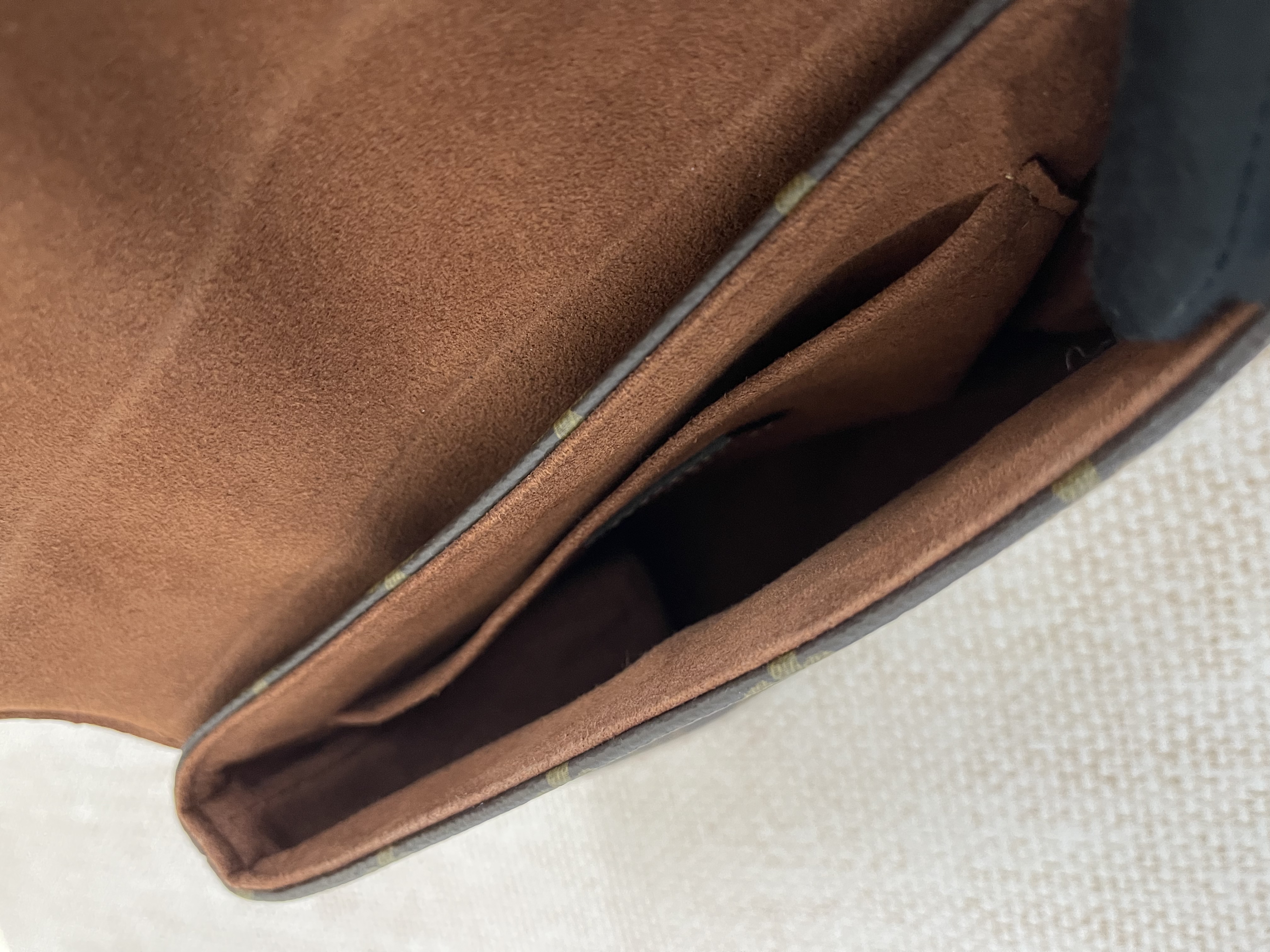 Pre-owned Louis Vuitton Locky BB Monogram Canvas Crossbody Bag/ Product Code: 26041911