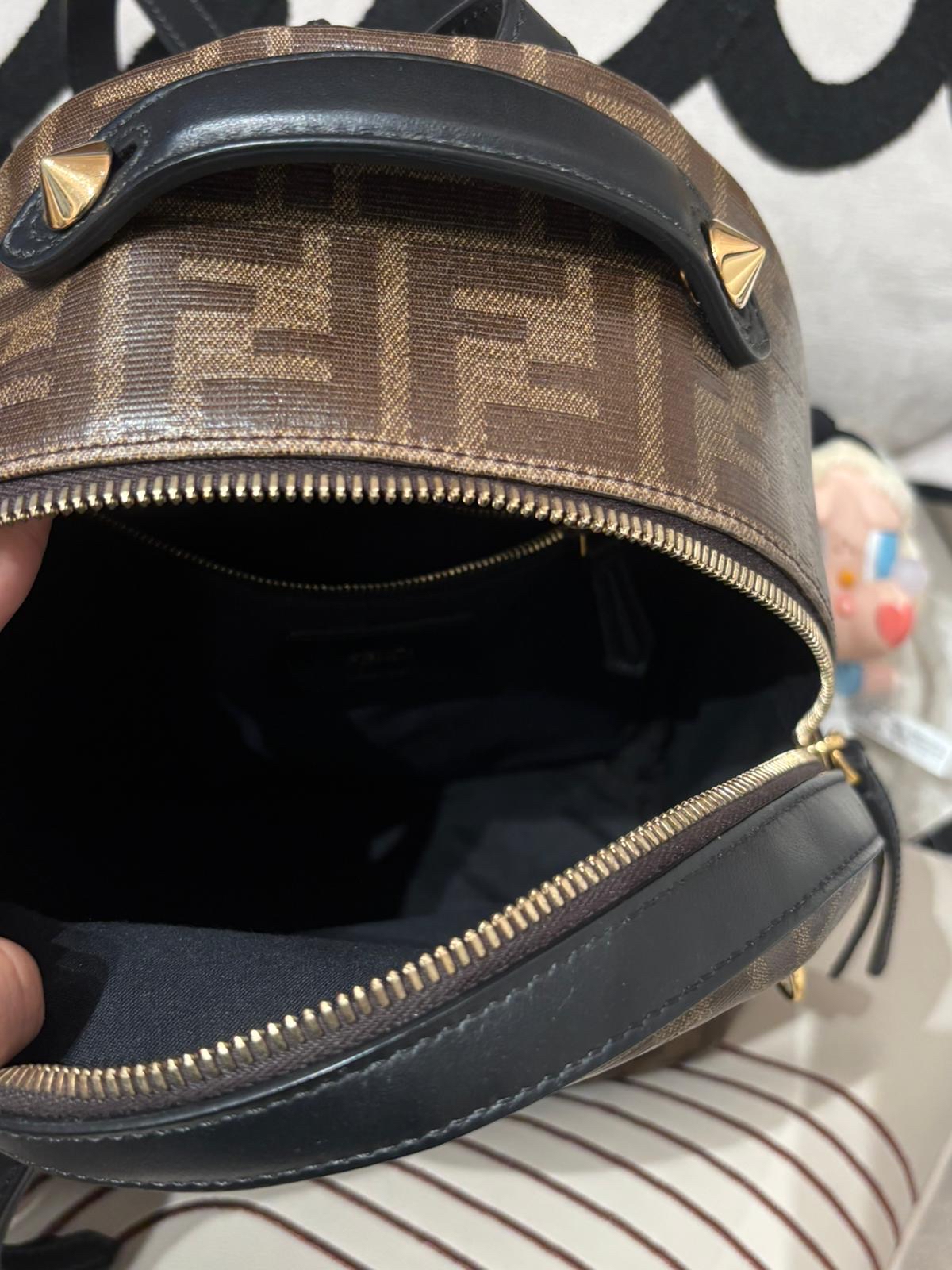 Fendi zucca mini ff backpack 防水背囊,100%Authentic, 98%new✅dust bag 