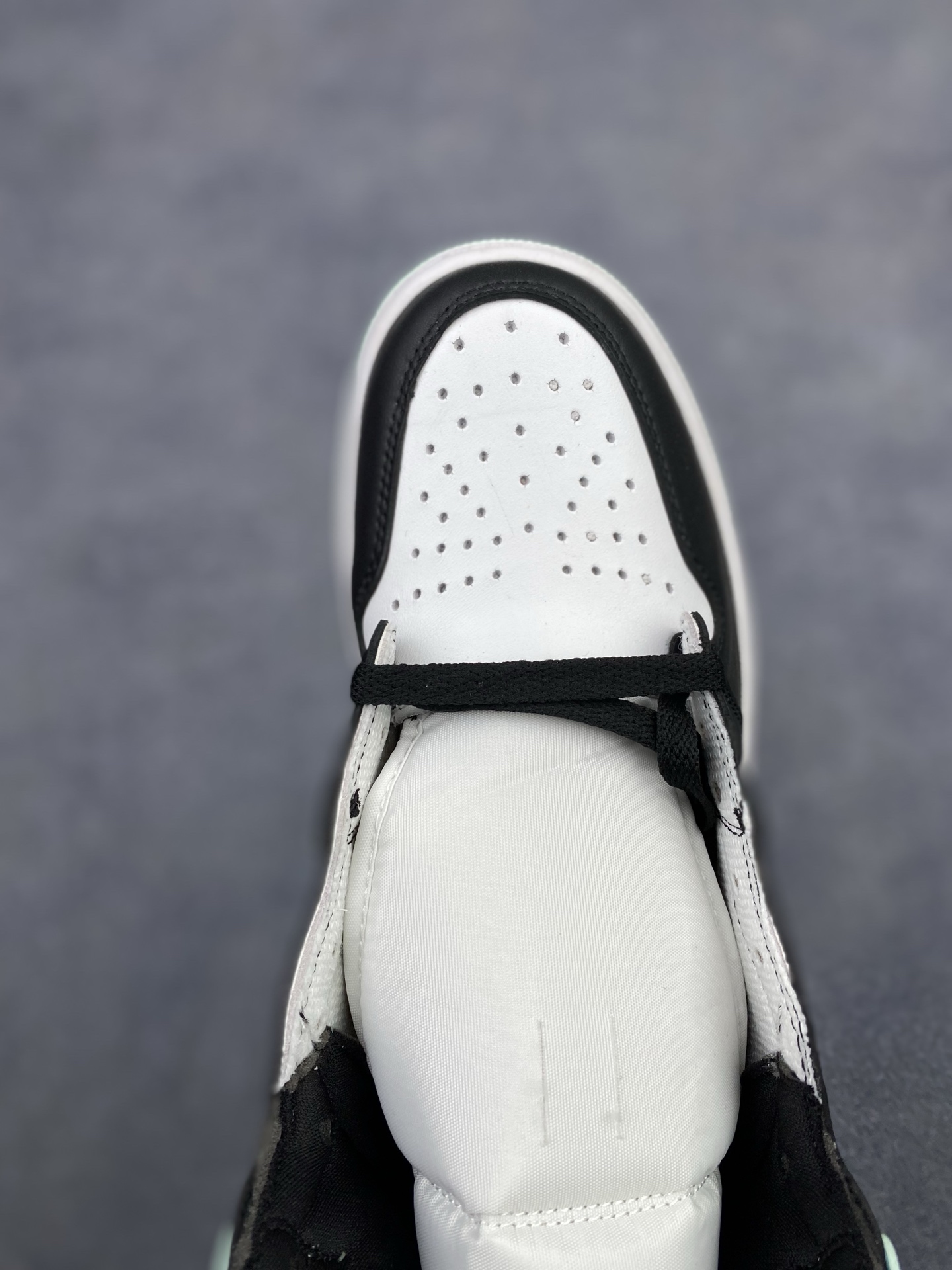 Nike Air Jordan 1 Retro High OG 861428-100