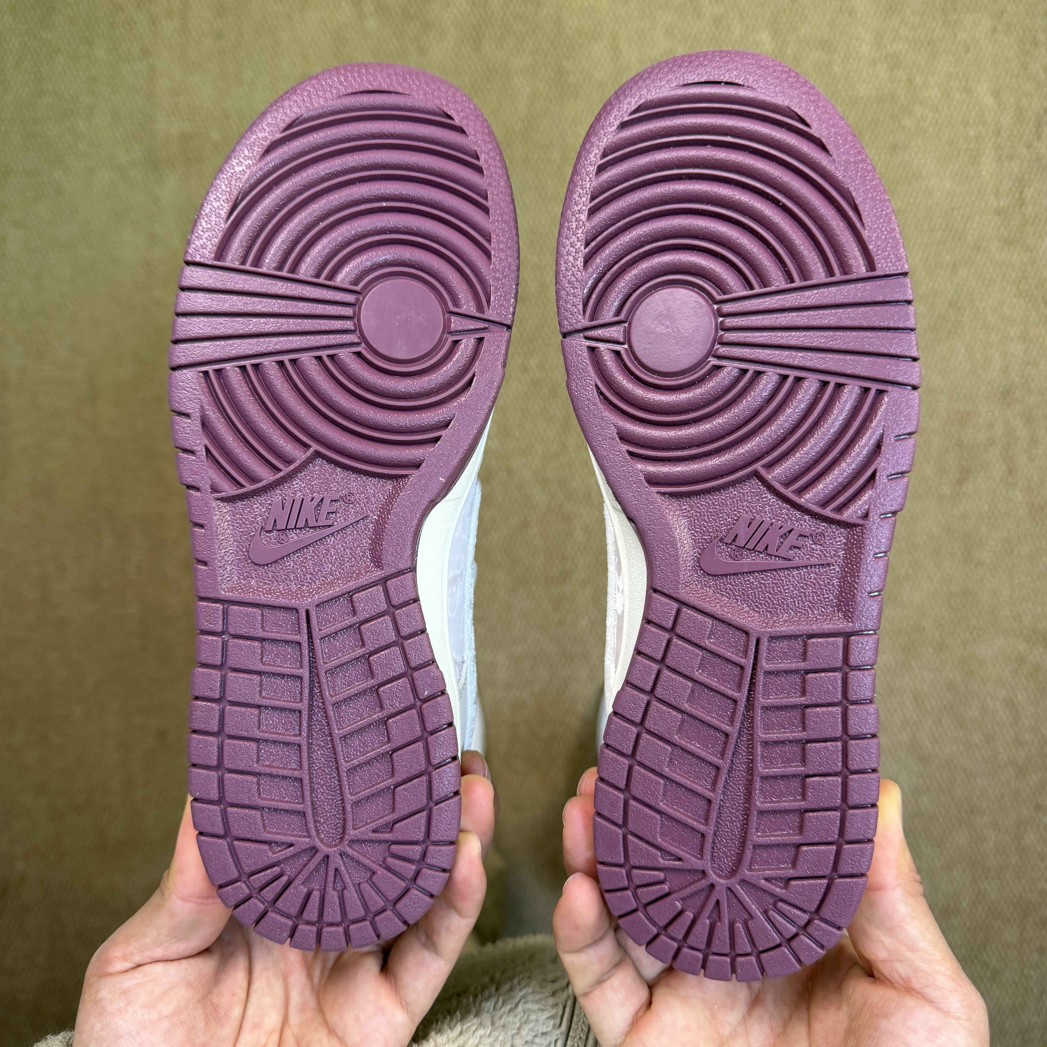 Nike Dunk Low "Valentine’s Day" IQ1145-610