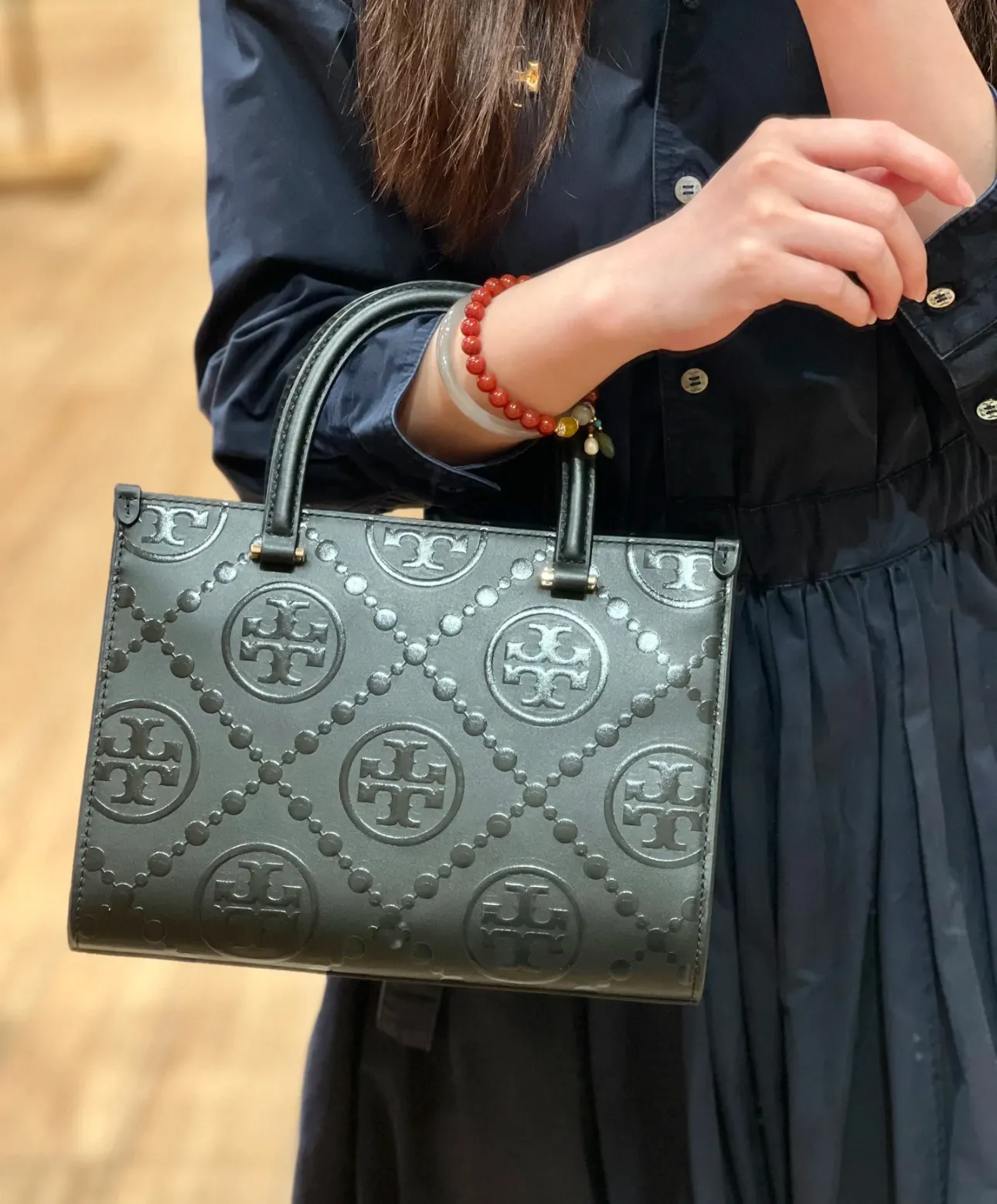 香港現貨-Tory Burch T Monogram Embossed Square ToteBlk