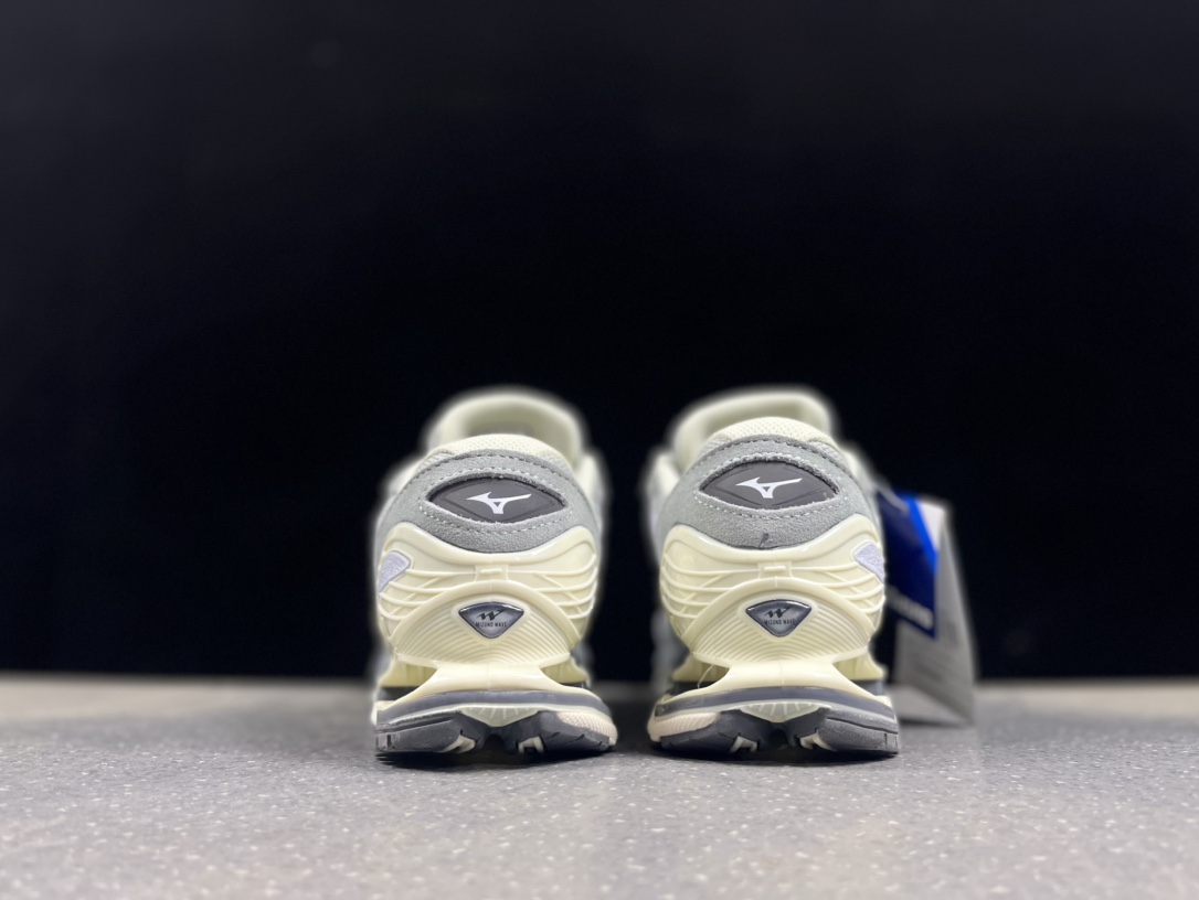 Mizuno Wave Prophecy LS 