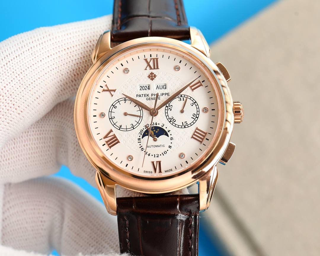 百达翡丽超级复杂功能计时系列！用心之作，细节方面： 1：团队历时两年多精心设计，不计成本，敢为人先，力求完美，克服重重难关，突破多层技术瓶颈，机芯型号为CH 29-535 升级版，质量稳定！ 2：尺寸41毫米，厚度11毫米！ 3：表壳为316L全钢镀纳米铂金表技术，更彰显高贵大气，表带搭配意大利头层小牛皮！更显大气上档次！你值得拥有！