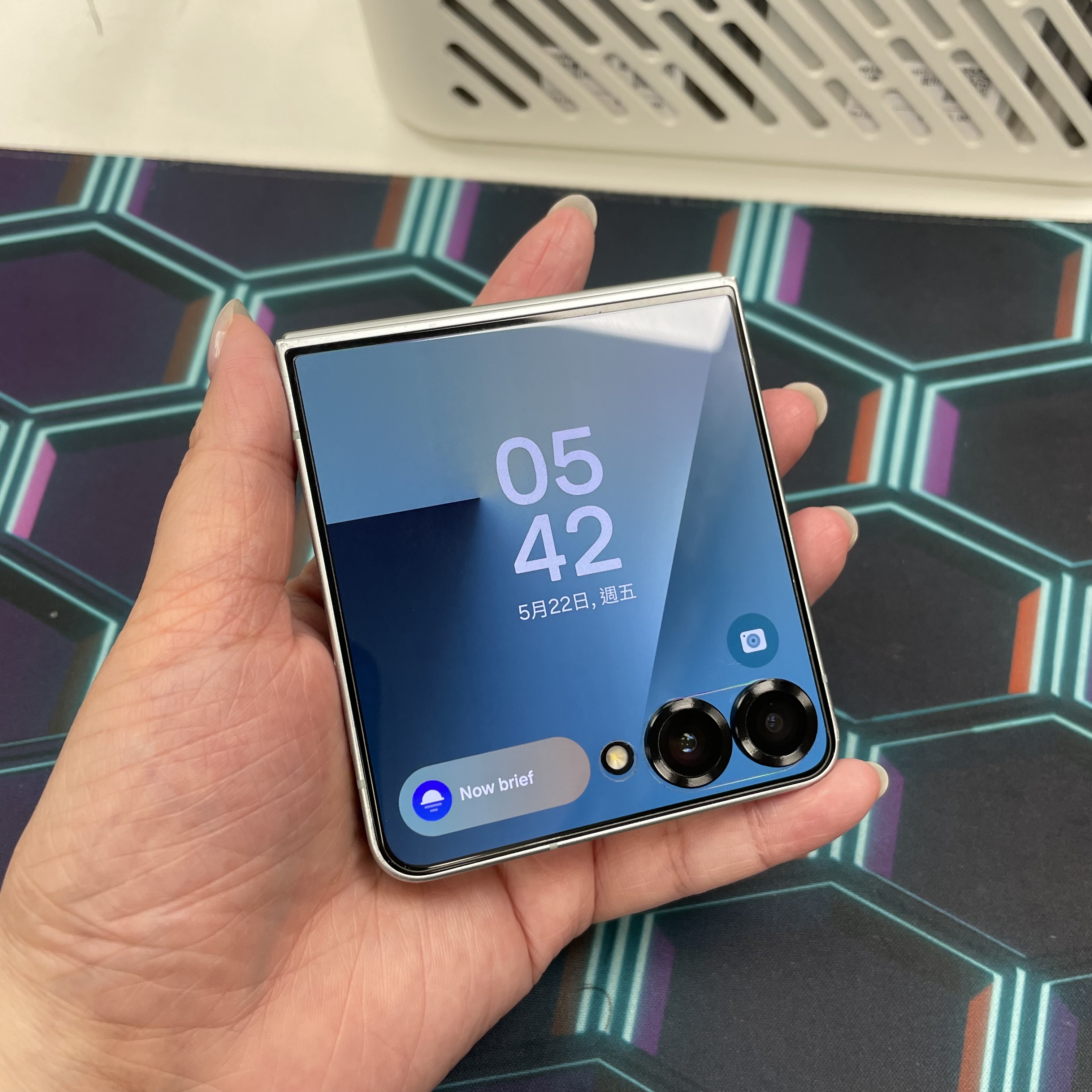 *6599 Galaxy Z Flip 7 超靚機 12+256GB 綠色 green E-sim版