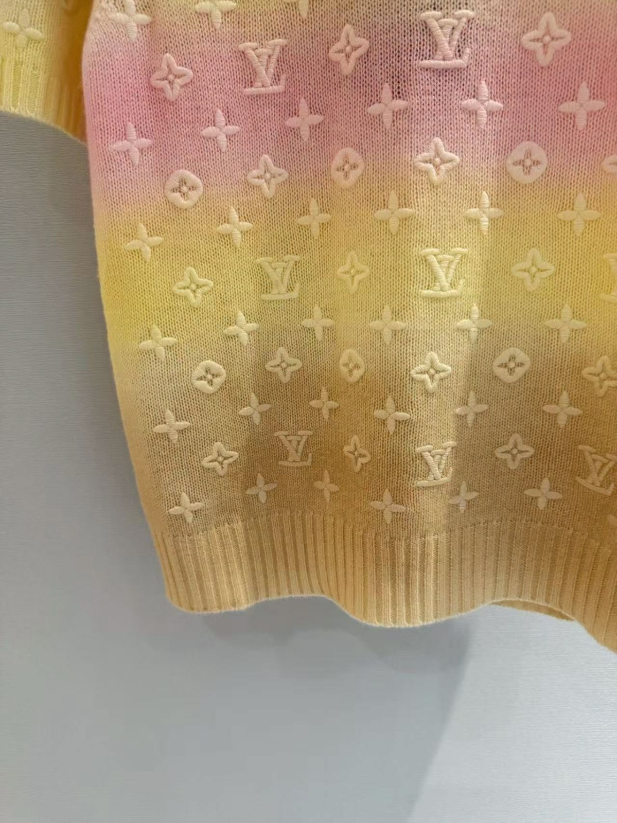 【原單】LV 3D Monogram Tie Dye Knit Top 3D立體字母紮染針織上衣