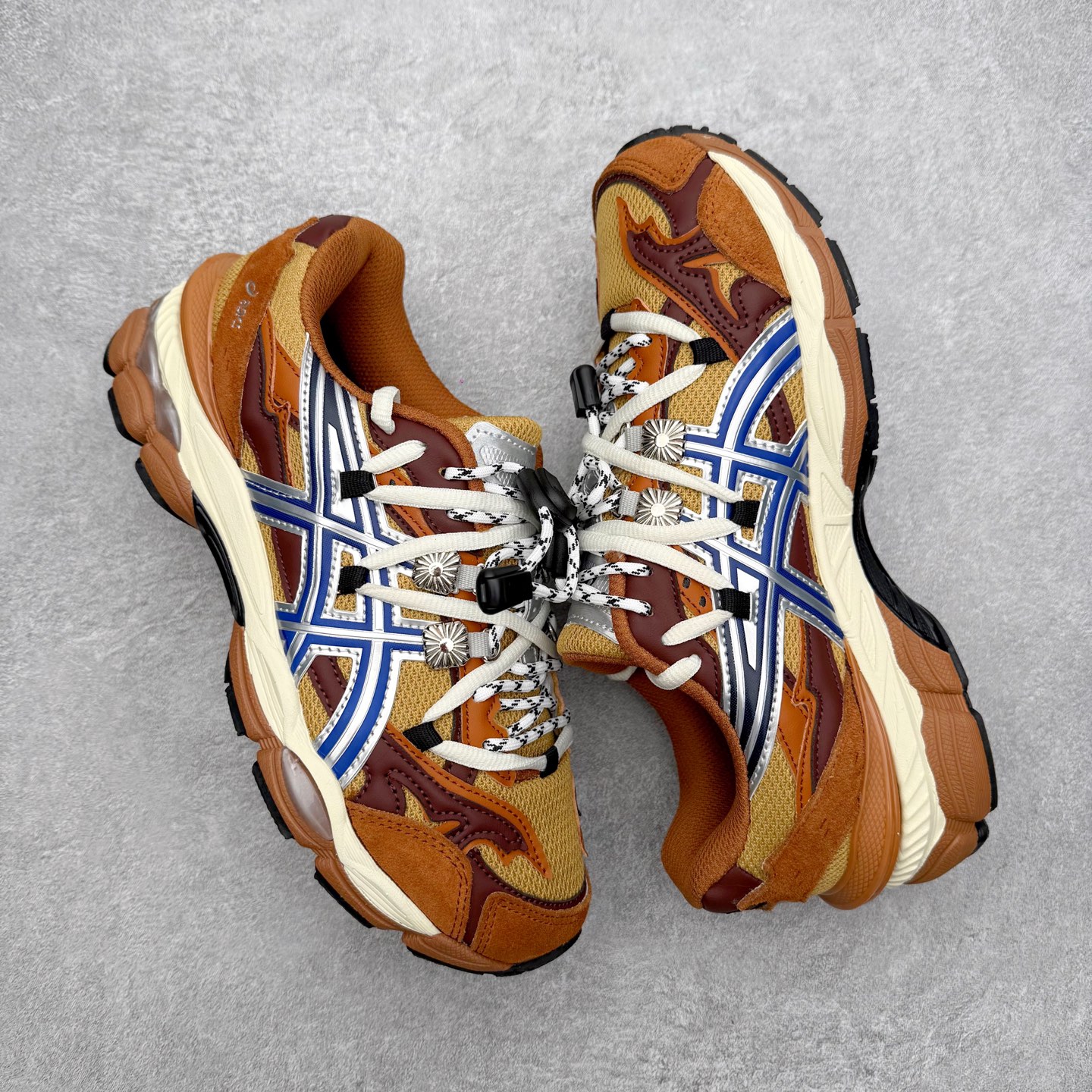 Toga x Asics Gel-Cumulus 16