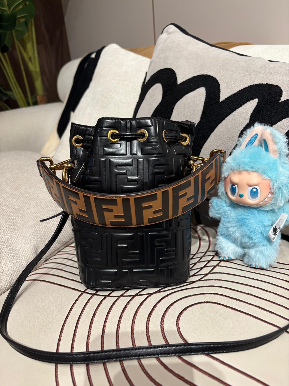 Fendi 2Way bucket bag 100%Authentic, 98%New✅Dust bag