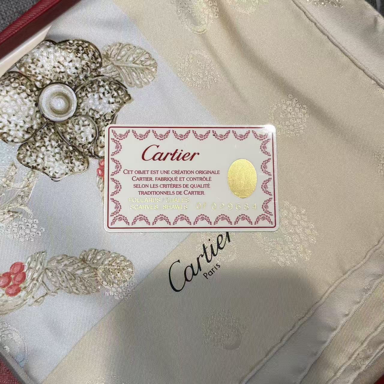 【全新未使用有卡有盒】Cartier 動物米金色圖案四方圍巾