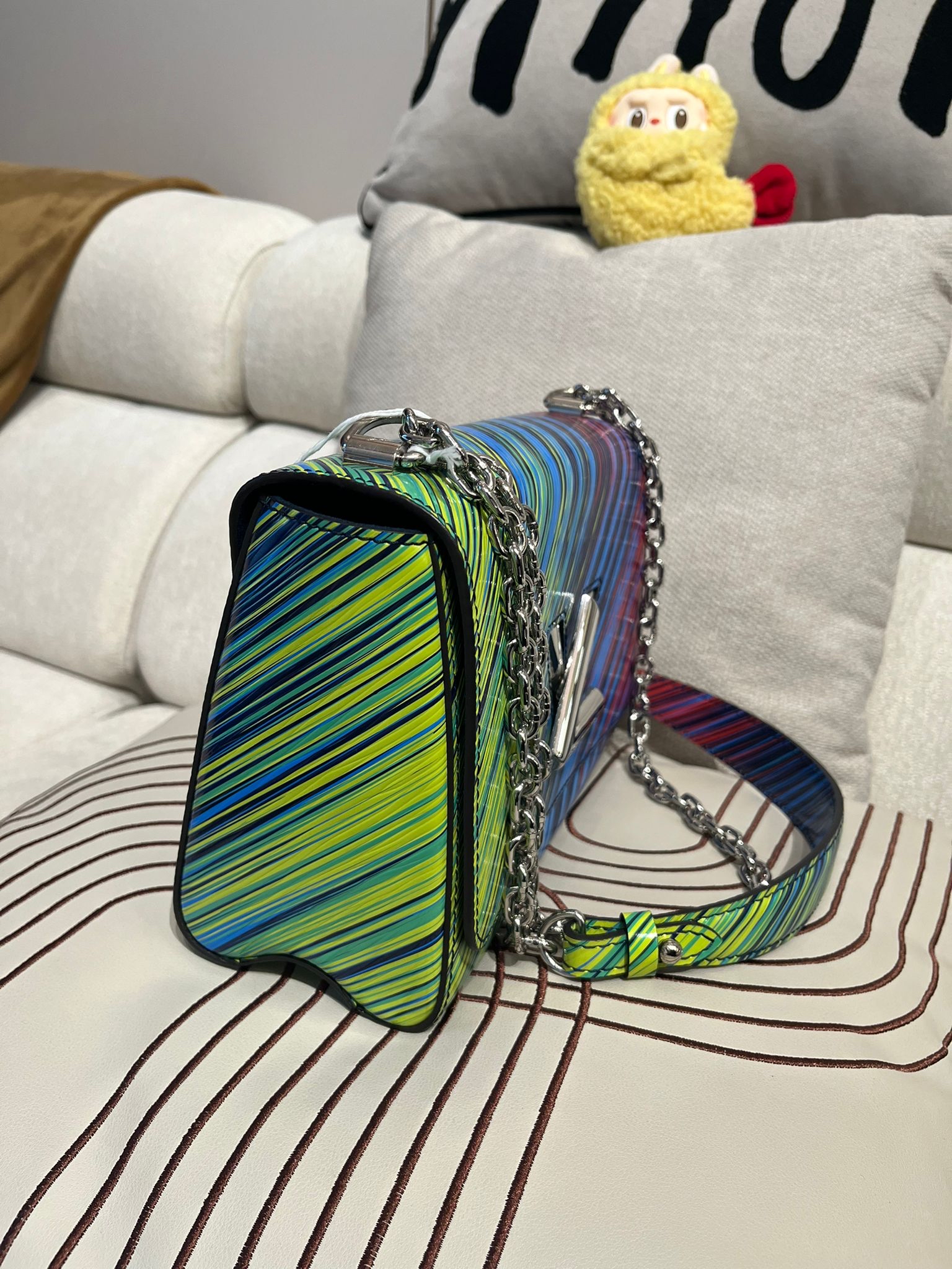 Lv twist mm epi leather 特別版 100%Authentic,95%new ✅mirror ✅dust bag ✨專門店售價$38,000📣 