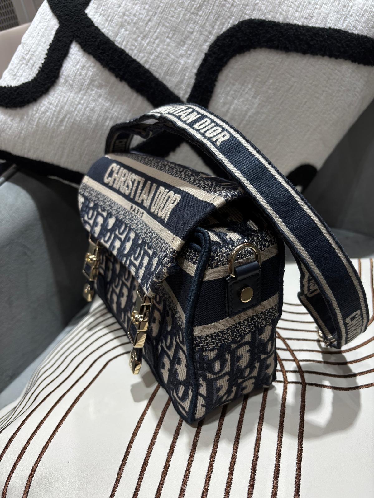 Dior 小碼 Diorcamp 手袋藍色 Dior Oblique 刺繡 100%Authentic, 99%New ✅Dust bag