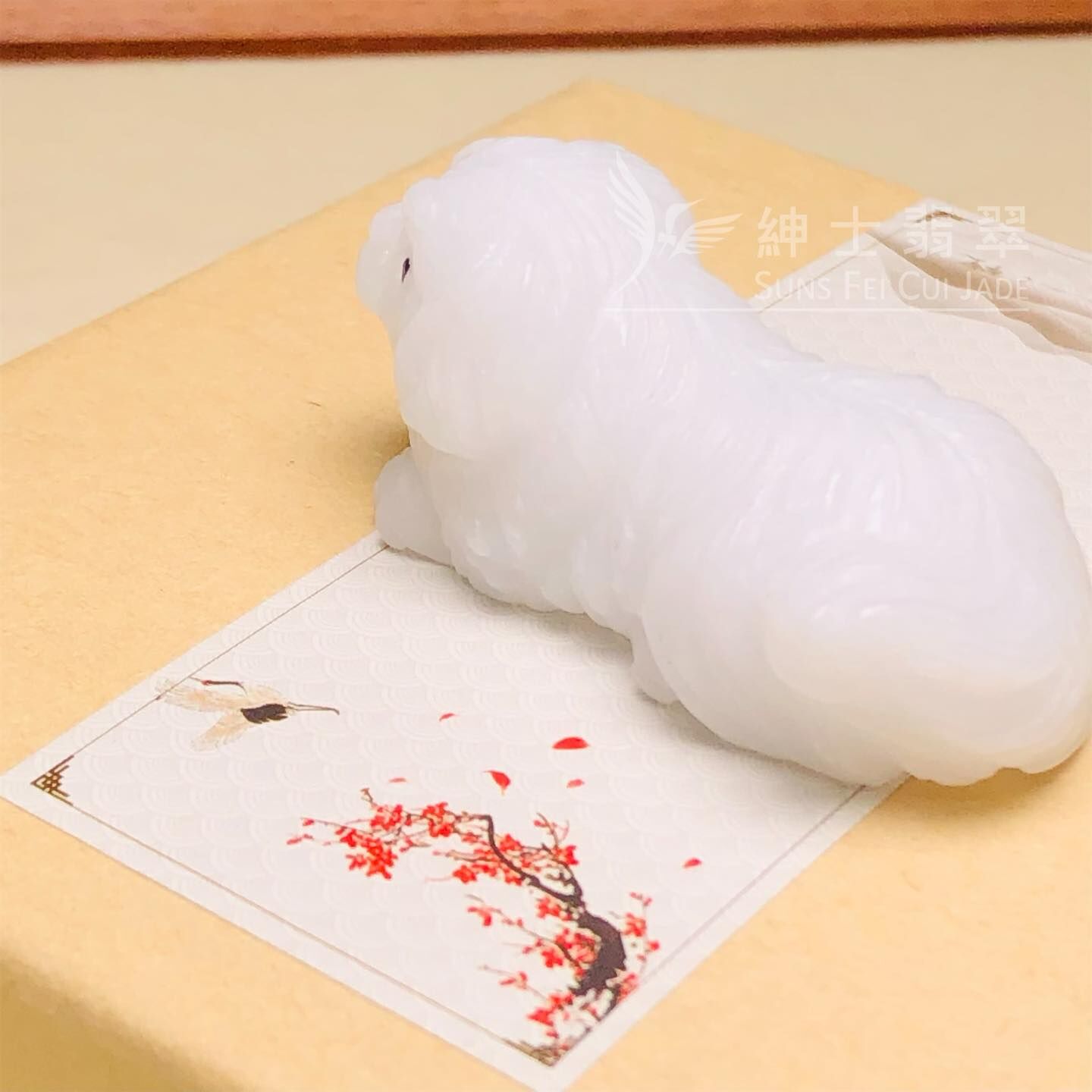 白色翡翠狗玉件