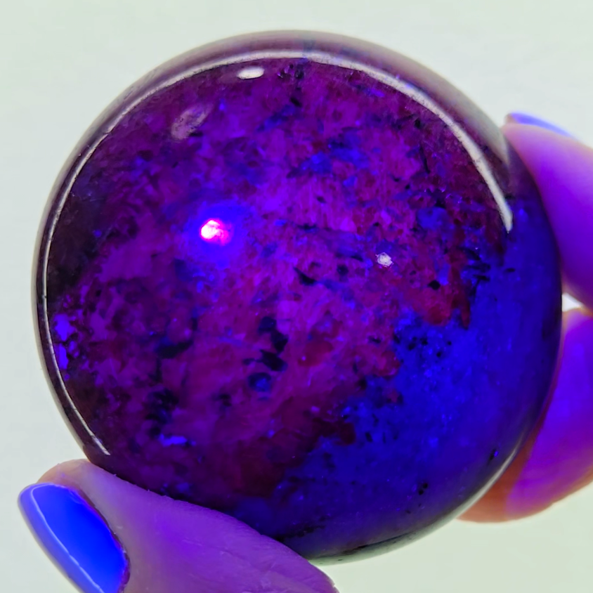 Ruby in zoisite cabochon with intense UV - RBY1